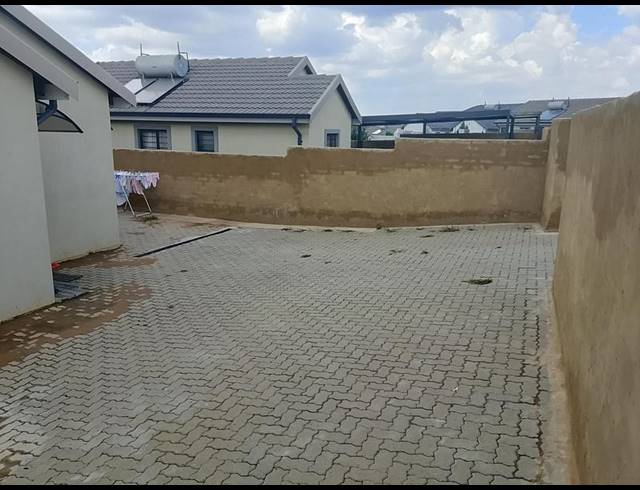 3 BEDROOM PROPERTY TO RENT IN KAYA SAND